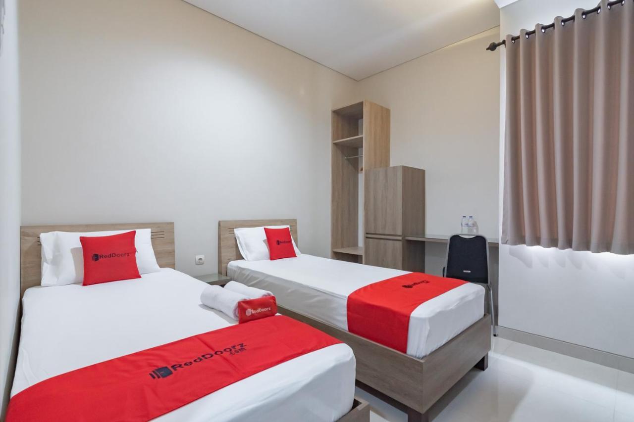 Reddoorz Plus @ Cirebon City Center Dış mekan fotoğraf