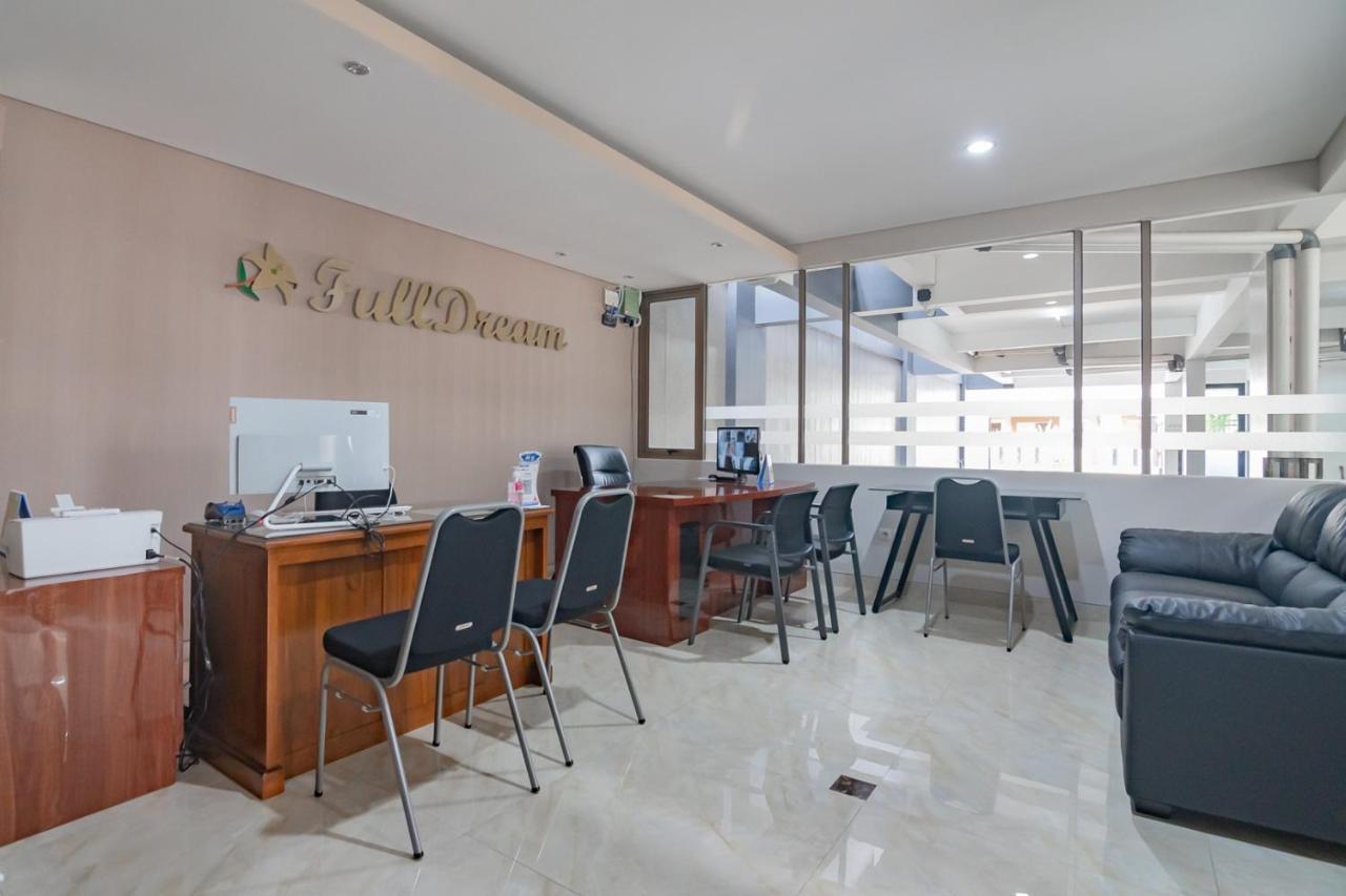 Reddoorz Plus @ Cirebon City Center Dış mekan fotoğraf