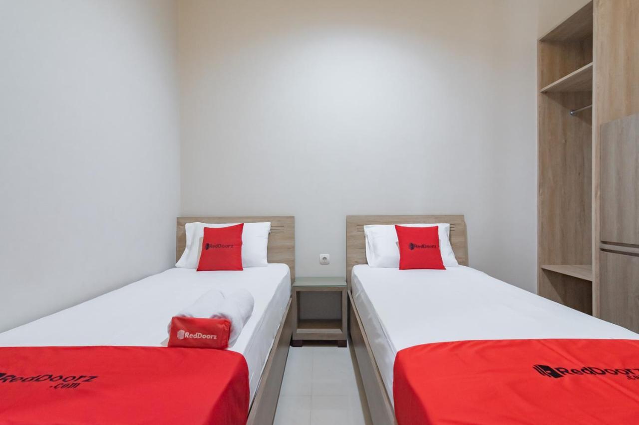 Reddoorz Plus @ Cirebon City Center Dış mekan fotoğraf